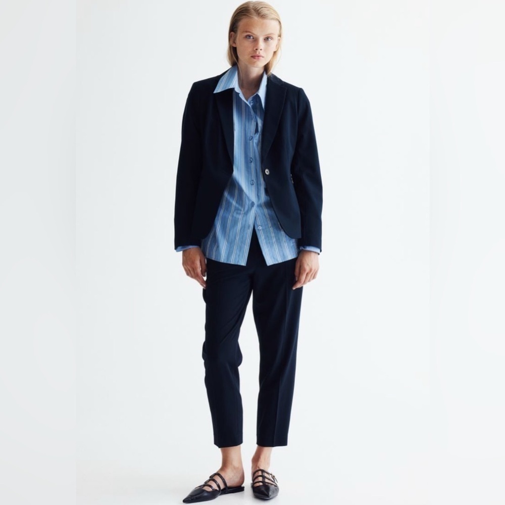 NWT H&M Dark Blue Fitted Blazer. Size M